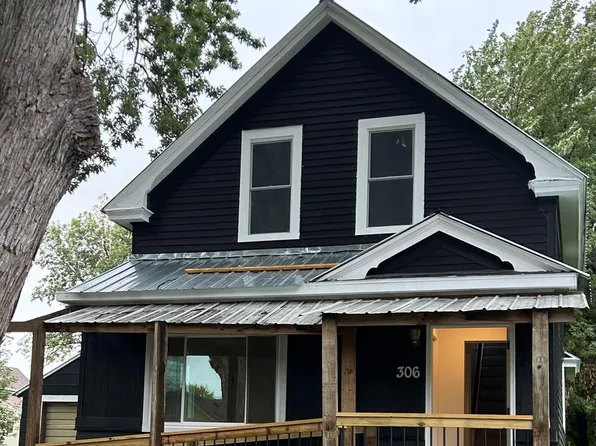 306 S Redwood St, Winthrop, MN 55396