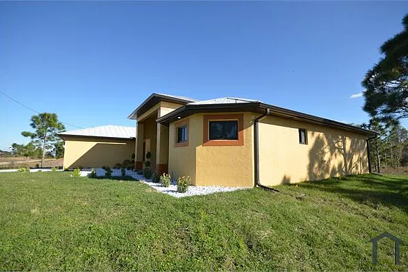 3 bed, 2601 sqft, $2,600 — Photo 2