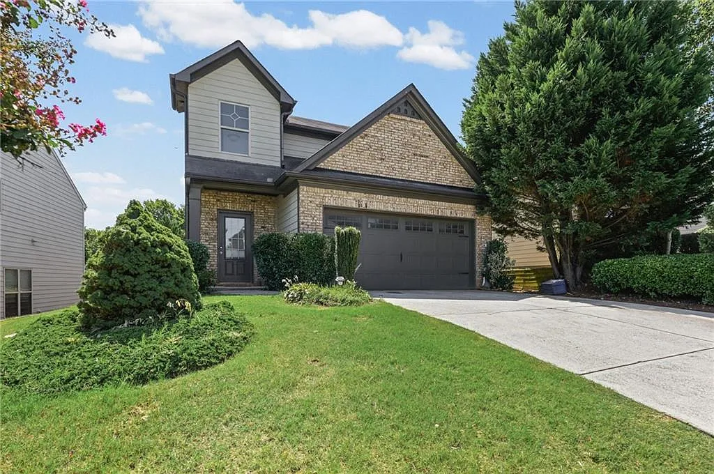 3 bed, 2.5 bath, 2084 sqft, $2,300 — Photo 3