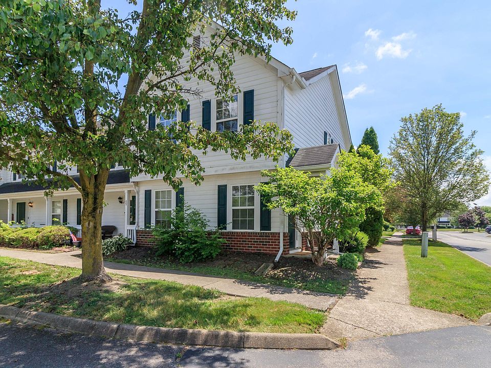 1st image of 617 W River Dr #17