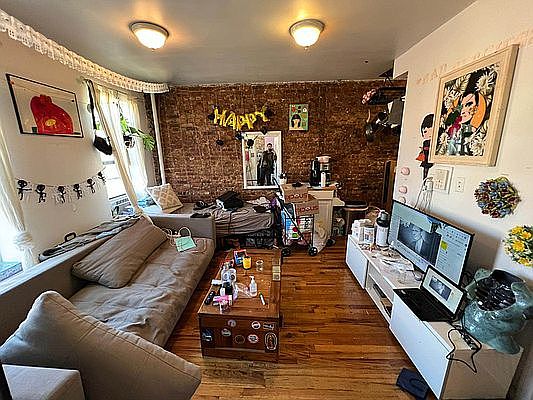 1st image of 202 E 7th St APT 1E