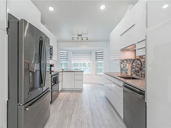 2nd image of 201 S Bahama Ave