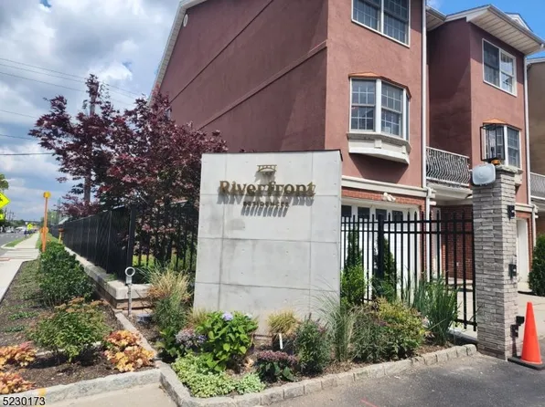 7 Harbor Front Ct, Elizabeth, NJ 07206