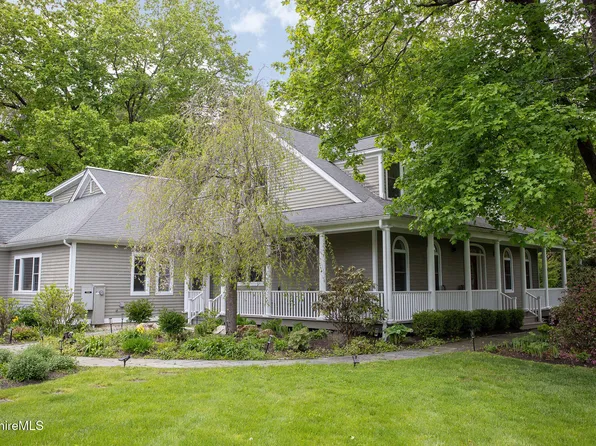 3 Cornwall Dr, Great Barrington, MA 01230
