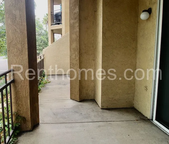510 Camino De La Reina #104 — Photo 5