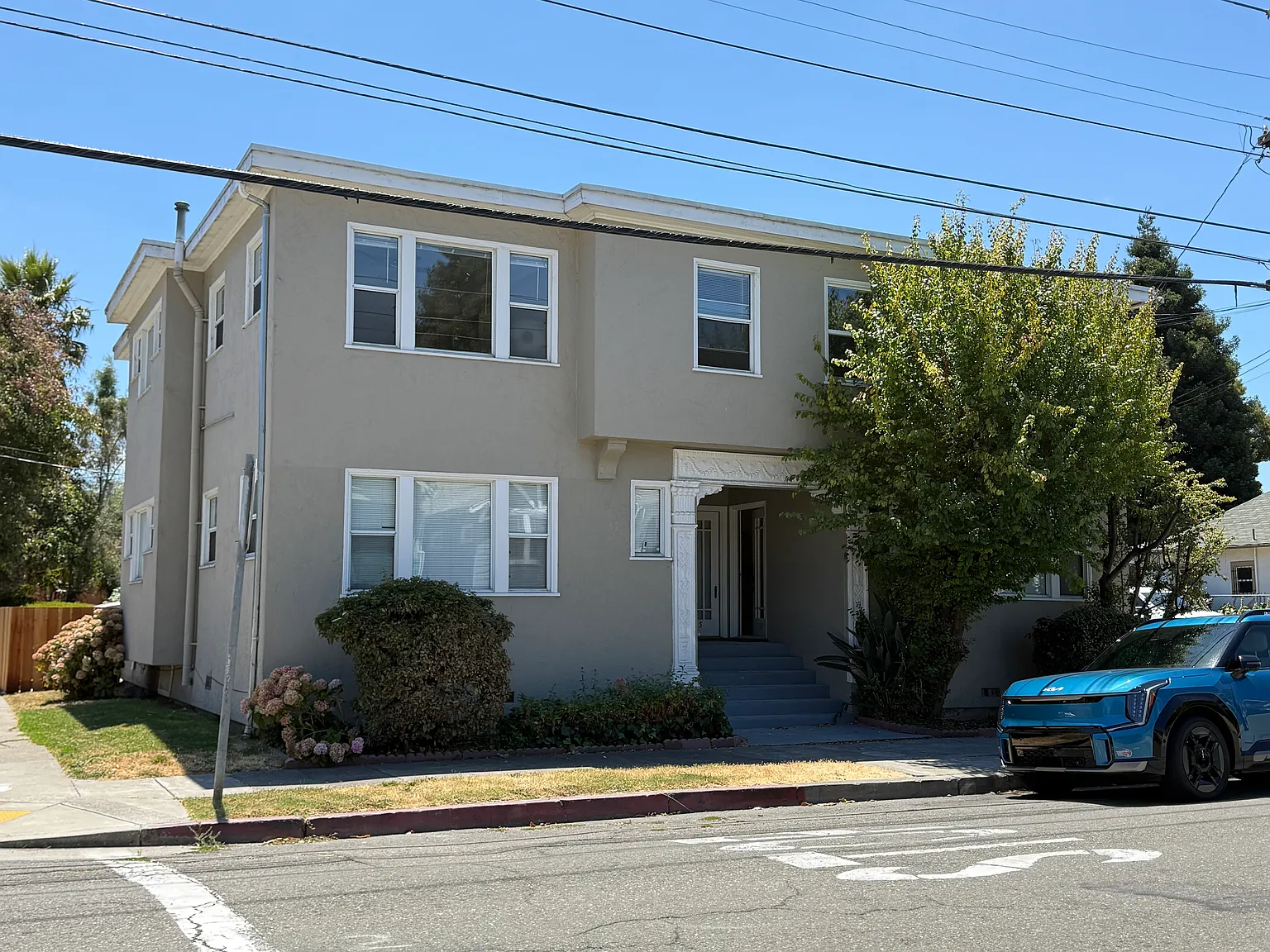 2 bed, 1.5 bath, 819 sqft, $3,400 — Photo 1