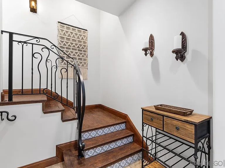 1554 Summit Ave — Photo 13