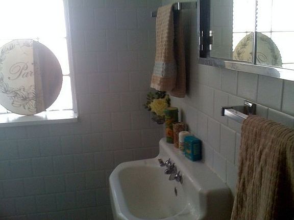 4th image of 715 Fannie Ave