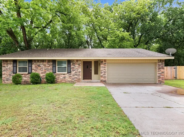 4718 Pathfinder Ct, Bartlesville, OK 74006