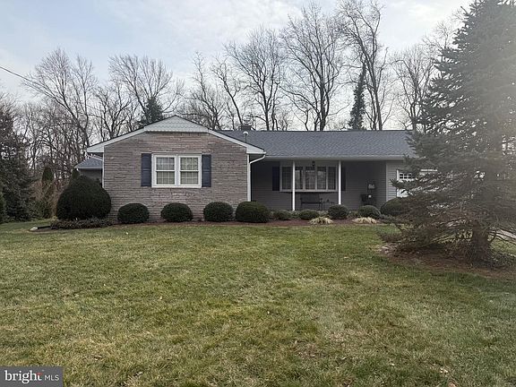 2nd image of 134 Crosswicks Ellisdale Rd