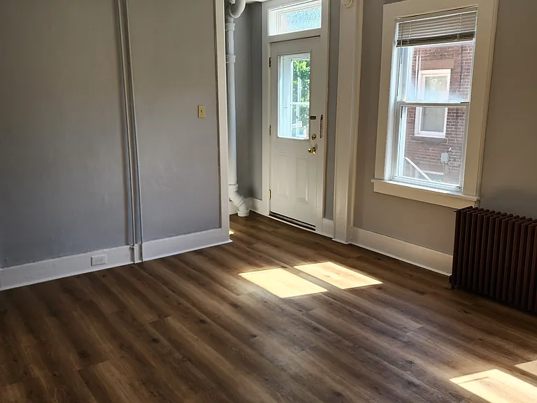 97 Oak St — Photo 2