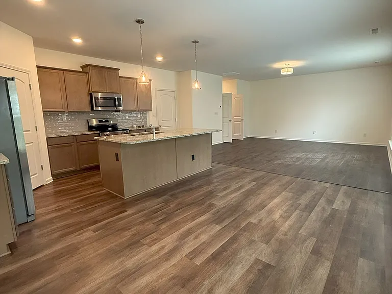 8102 Gateway Run Rd — Photo 4