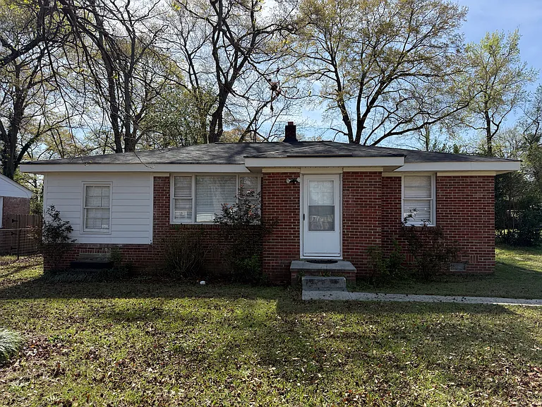 1405 Sunnyside Dr — Photo 1
