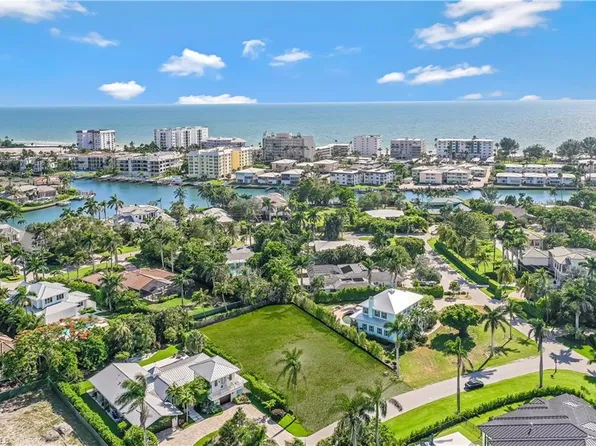 350 Rudder RD, NAPLES, FL 34102