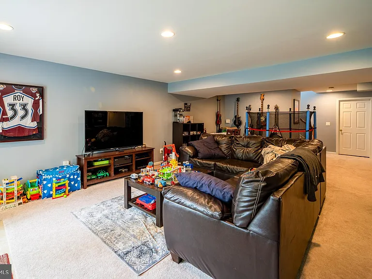 18081 Camdenhurst Dr — Photo 59