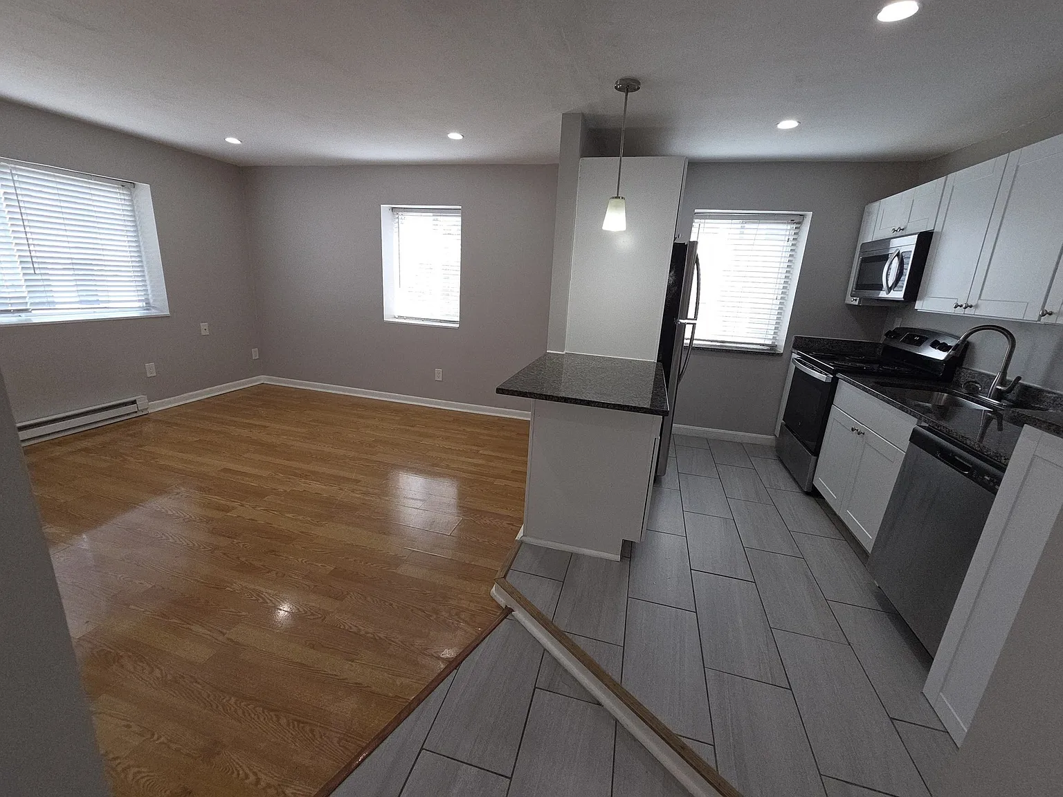 1 bed, 1.0 bath, 600 sqft, $2,200 — Photo 2