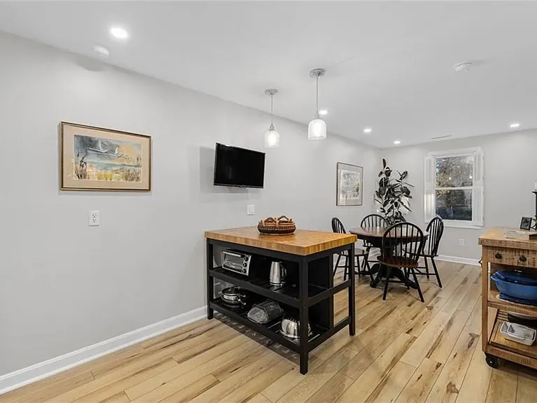 208 Marlborough St #4 — Photo 11