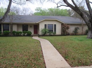 202 Park Village Ln, Seguin, TX 78155