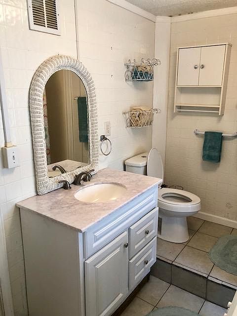 Bath vanity
