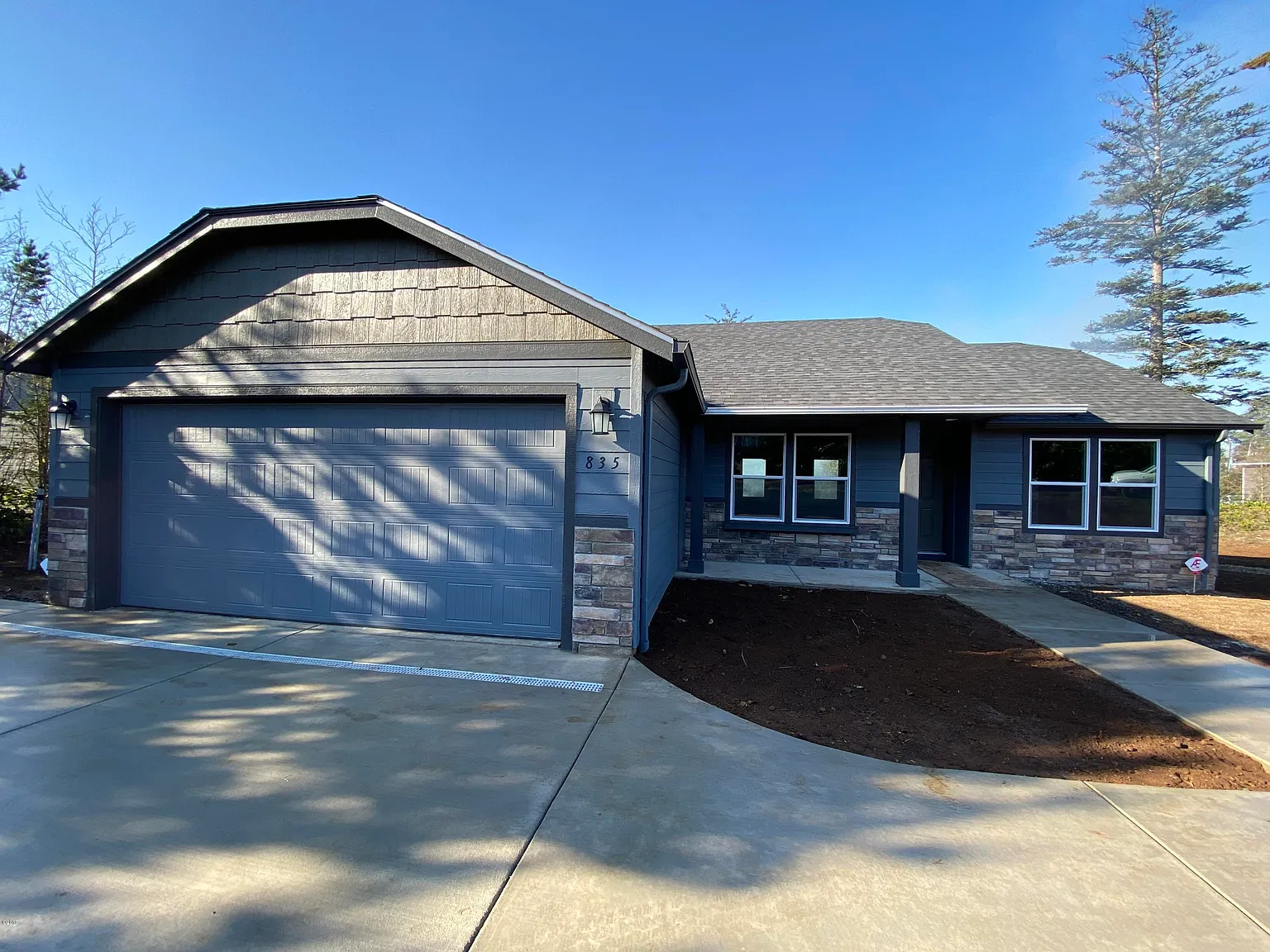 835 NW Bernard photo 1