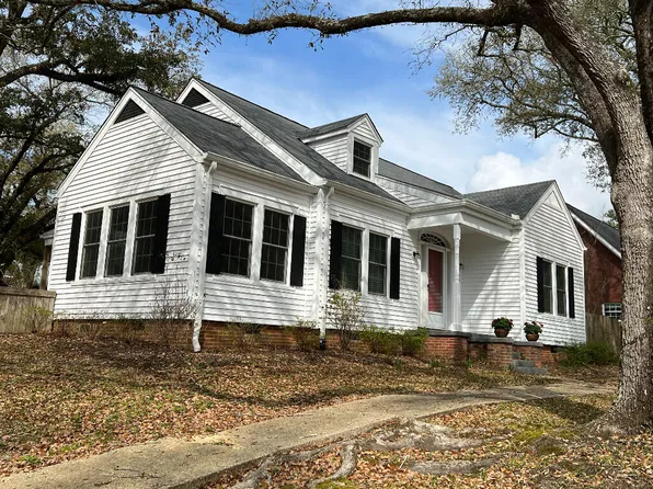 1301 Hill Dr, Laurel, MS 39440