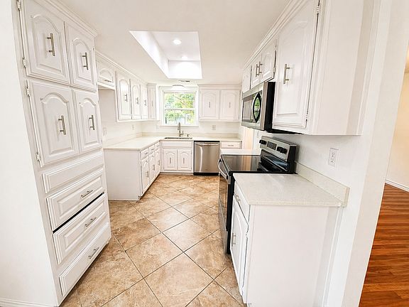 5th image of 4917 Willowhaven Cir