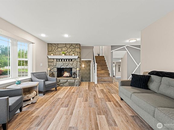 5th image of 20215 189th Avenue Ct E