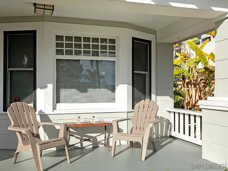 422 W University Pl — Photo 1