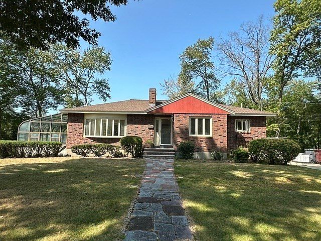 1st image of 27 Lantern Ln