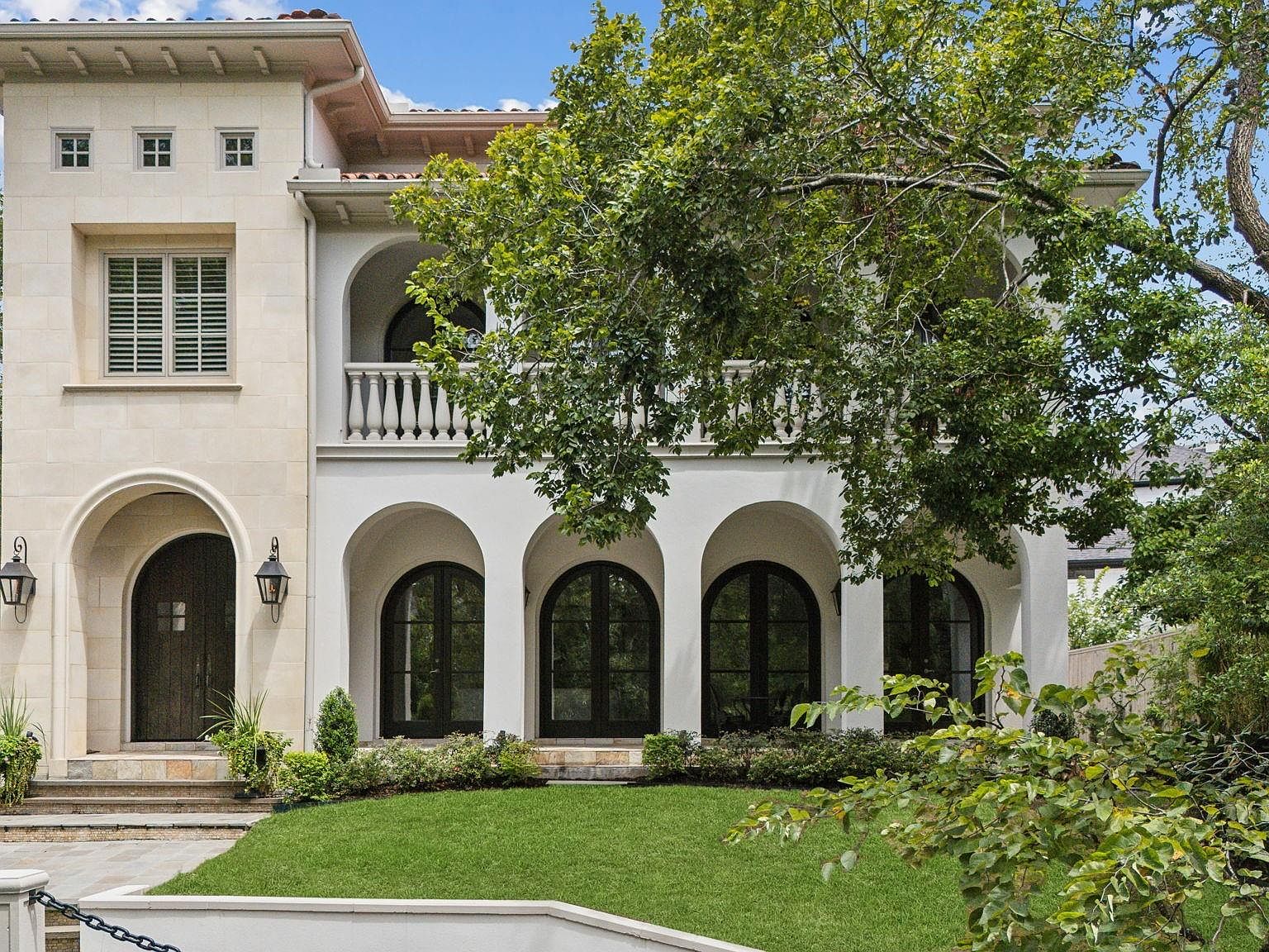 2111 Troon Rd, Houston, TX 77019 | Zillow