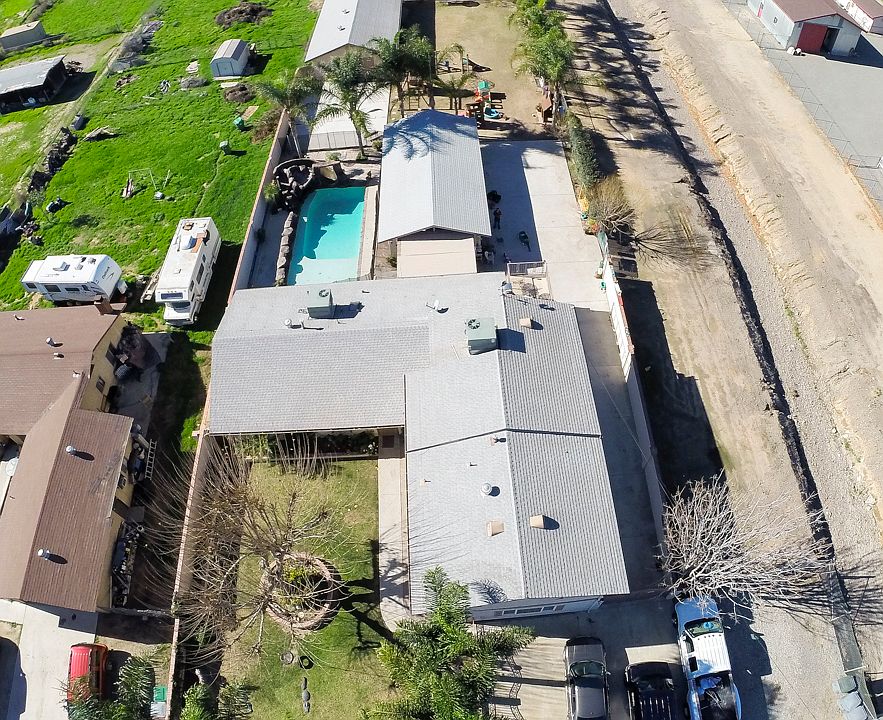 2nd image of 3064 Sierra Ave