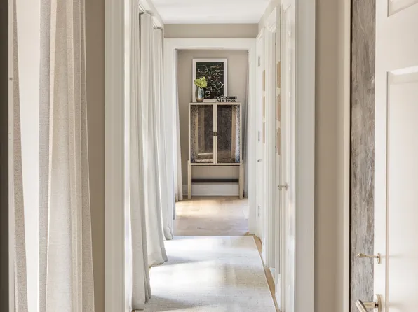 16 Fifth Avenue image 14 of 18