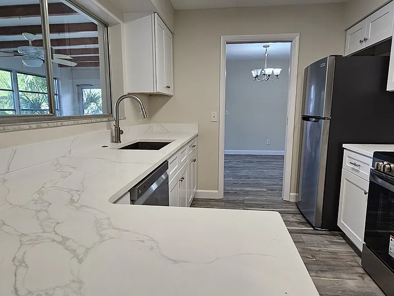 1329 Fairfield Dr — Photo 30