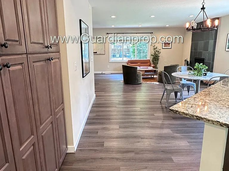 3916-3918 Sheridan Ave S — Photo 9