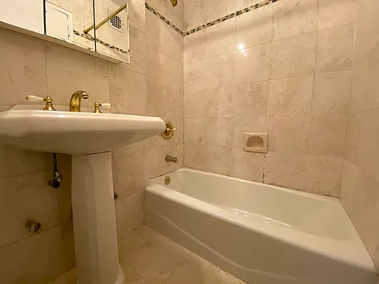 Rented by Bond New York | media 7