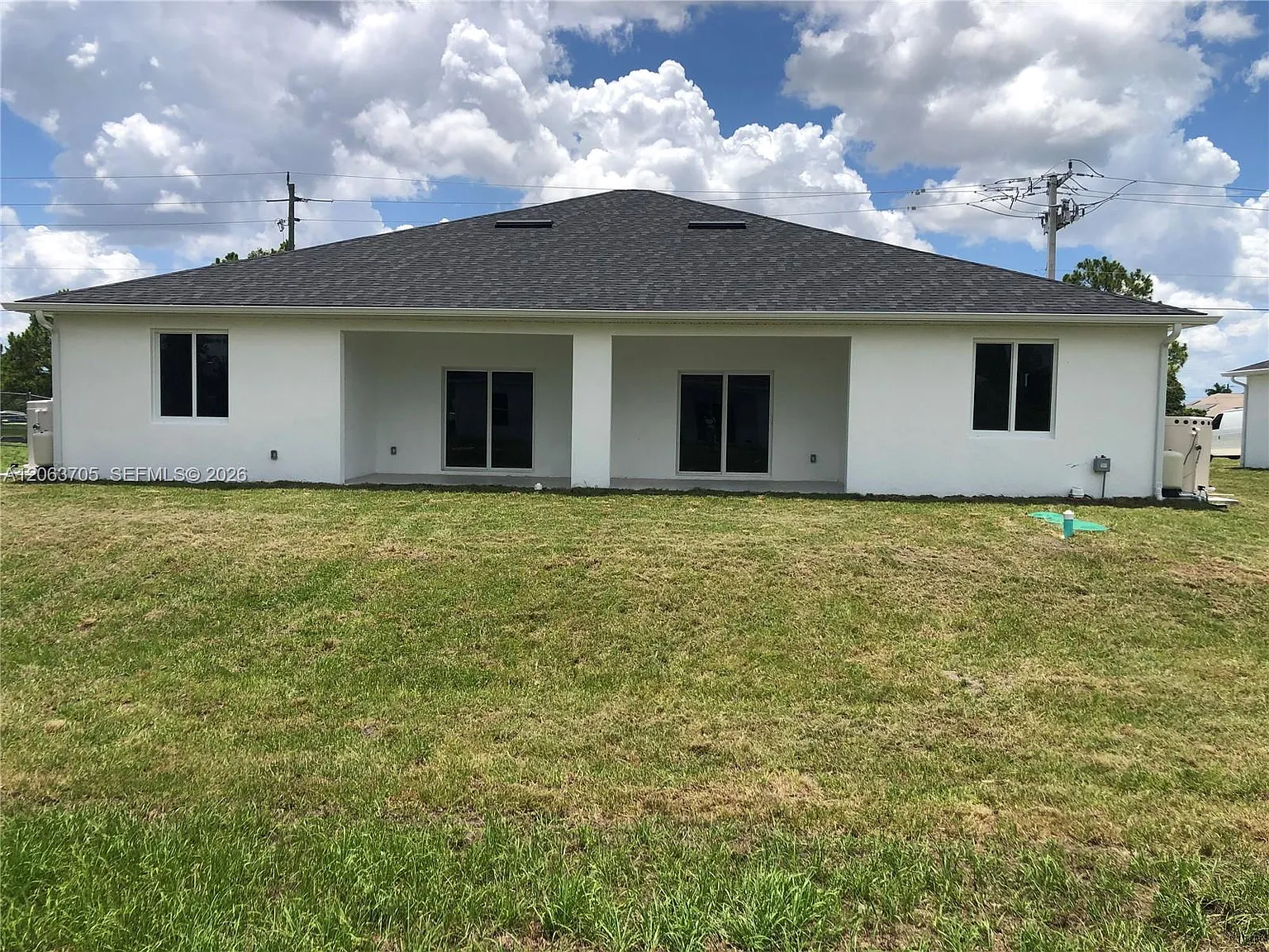 3 bed, 2.0 bath, 1960 sqft, $1,790 — Photo 2