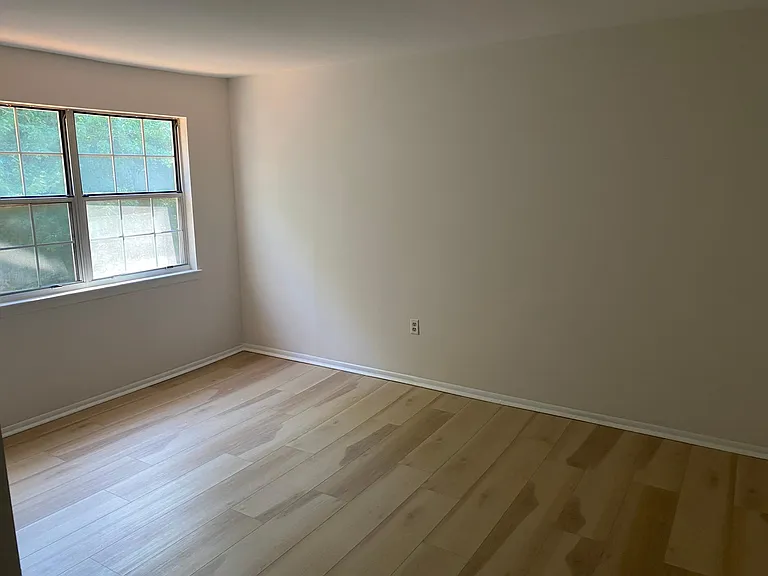 7604 McNamara Dr — Photo 10