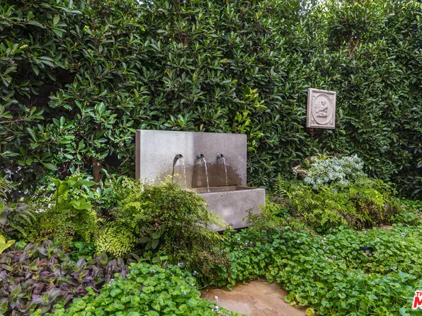 2124 Narcissus Ct, Venice, CA 90291