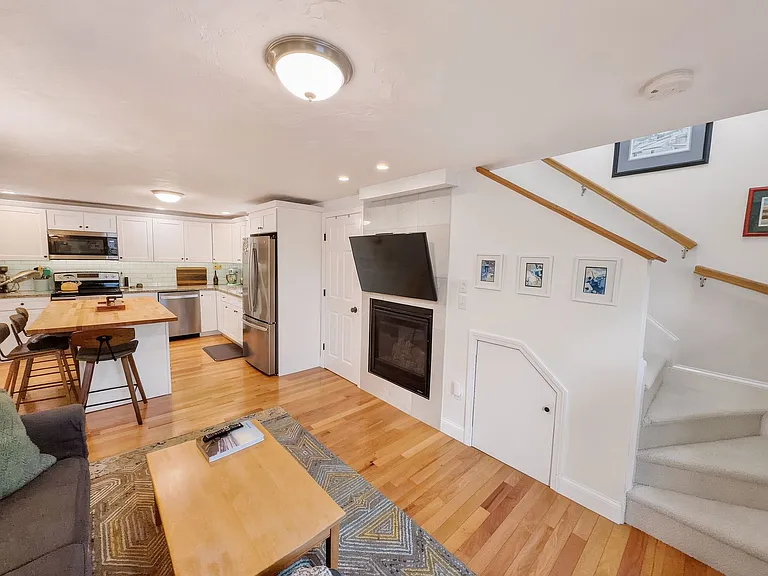 11 Vestry St #B — Photo 3