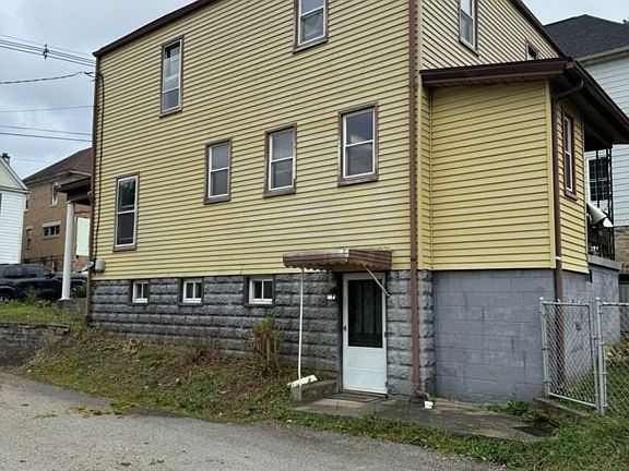 2nd image of 604 7th St