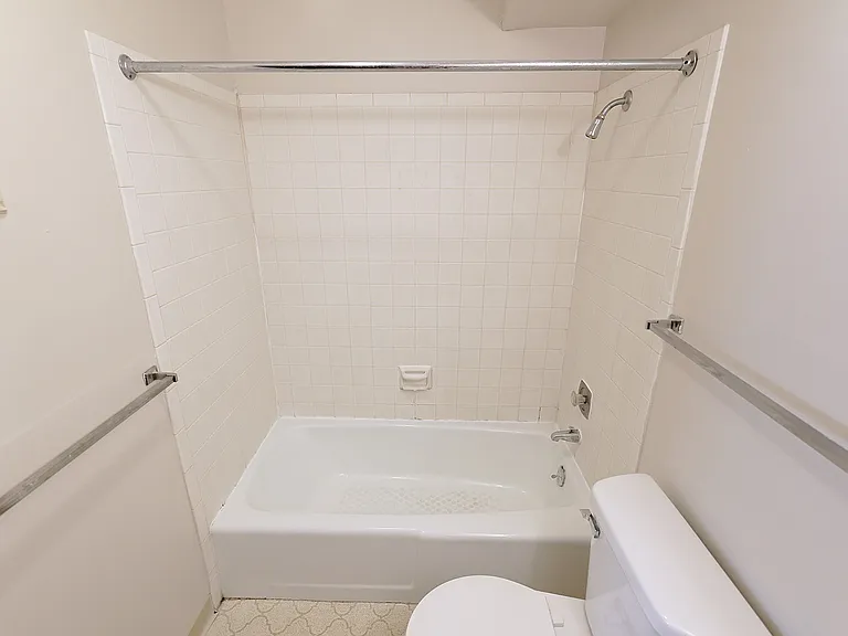 1149 E St #15 — Photo 9