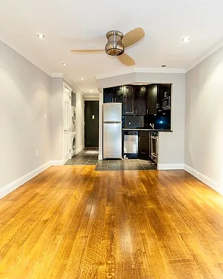 Rented by Avenues Real Estate | media 10