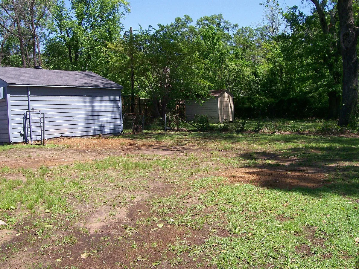 View one - Backyard / storage shed - 5417 Hearne Ave