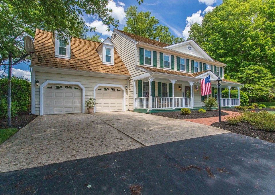 2nd image of 5031 Oakcrest Dr