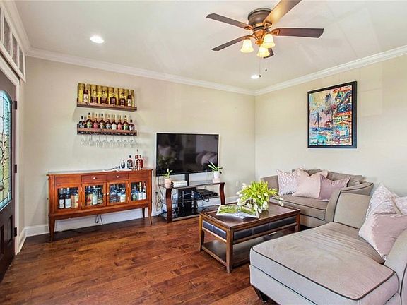 3rd image of 5721 Pasteur Blvd