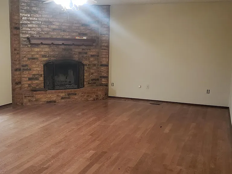 930 Brookhurst Blvd — Photo 4