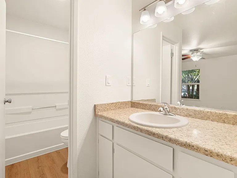 1661 Forest Avenue Apartments — Photo 60
