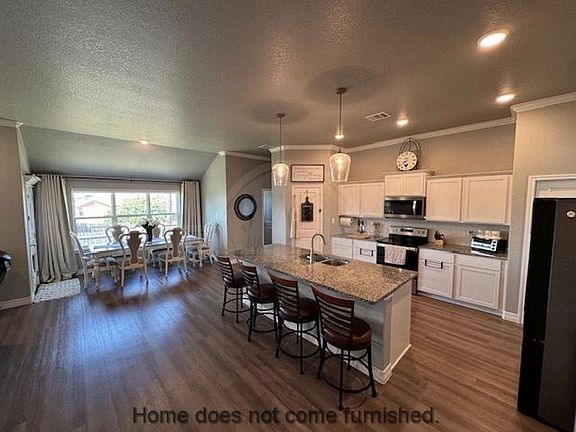 4th image of 907 Holliday Dr