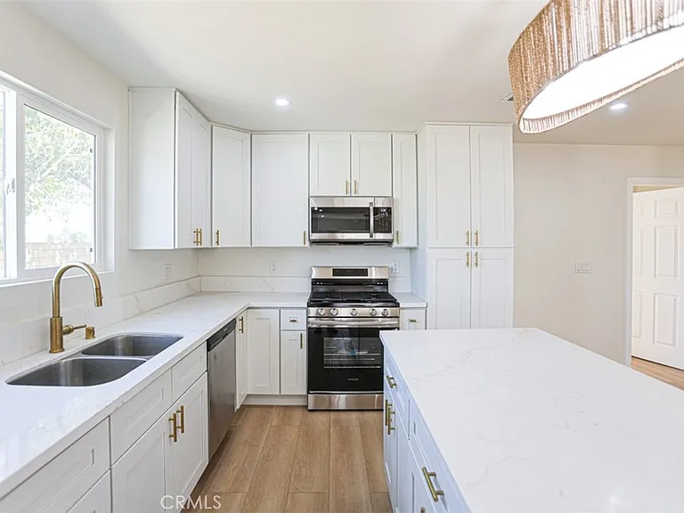 2452 E Brenda St — Photo 16