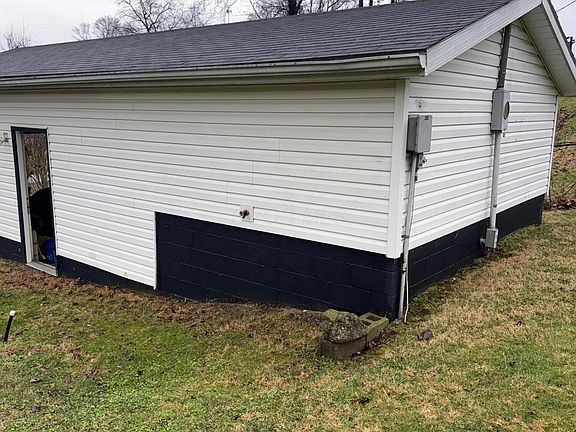 3rd image of 216 Summit Rd